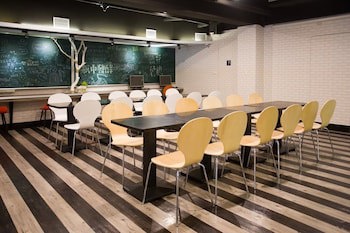 Fun Inn Taipei Hostel