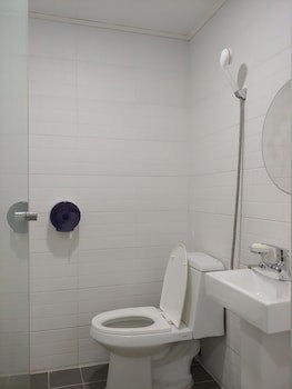 Ekonomy Hotel Gumi