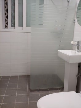Ekonomy Hotel Gumi
