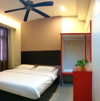 Golden Court Hotel