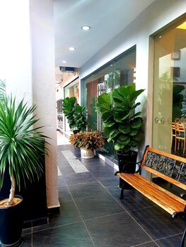 Golden Court Hotel