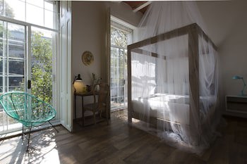 El Patio 77