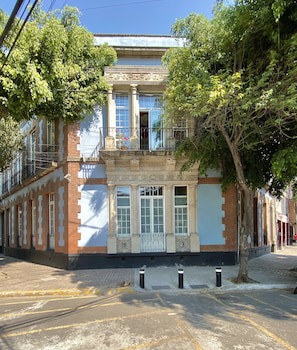 El Patio 77