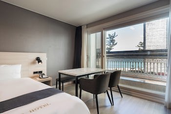 Gyeongpo Soo Hotel