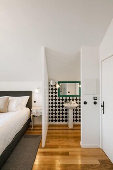 1872 River House By Olivia
