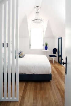 1872 River House By Olivia