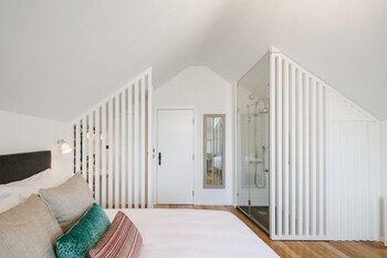 1872 River House By Olivia