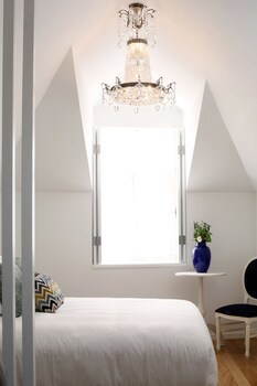 1872 River House By Olivia