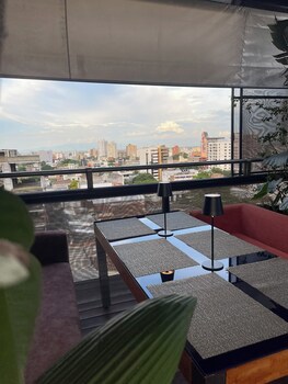 Now Hotel
