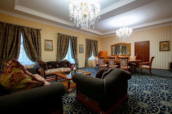 Shah Palace Luxury Museum Hotel