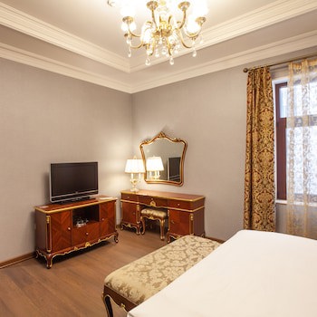 Shah Palace Luxury Museum Hotel