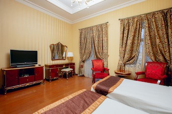 Shah Palace Luxury Museum Hotel