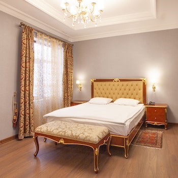 Shah Palace Luxury Museum Hotel