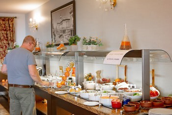 Shah Palace Luxury Museum Hotel