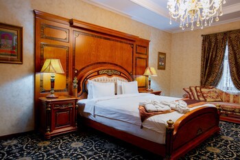 Shah Palace Luxury Museum Hotel