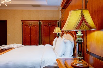 Shah Palace Luxury Museum Hotel