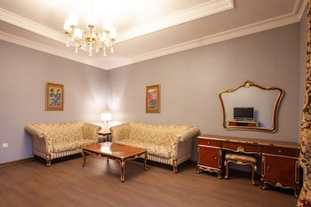 Shah Palace Luxury Museum Hotel