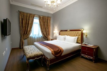 Shah Palace Luxury Museum Hotel