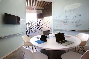 Berry Biz Hotel Powered By Archipelago