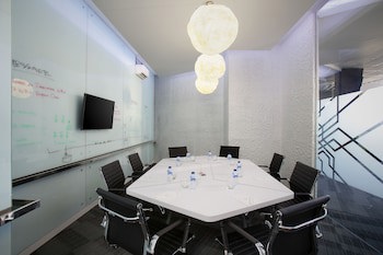 Berry Biz Hotel Powered By Archipelago