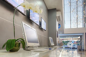 Berry Biz Hotel Powered By Archipelago