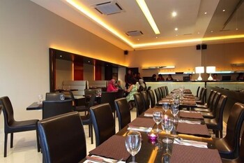 The V Hotel