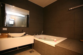 Hyunjin Tourist Hotel