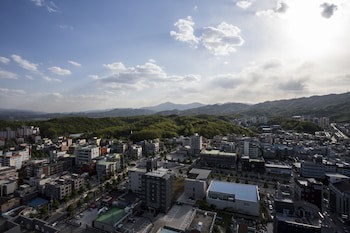 Hyunjin Tourist Hotel