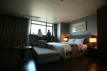 Hyunjin Tourist Hotel