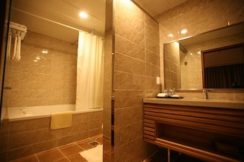 Hyunjin Tourist Hotel