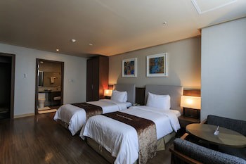 Hyunjin Tourist Hotel