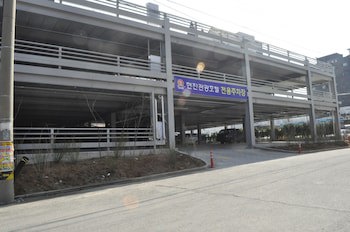 Hyunjin Tourist Hotel