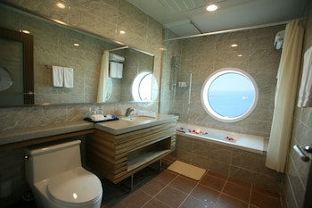Hyunjin Tourist Hotel
