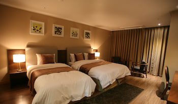 Hyunjin Tourist Hotel