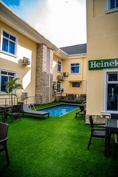 Fritz Apartments And Suites