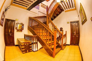 Tembo House Hotel