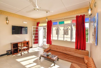 Tembo House Hotel