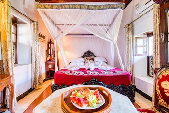 Tembo House Hotel