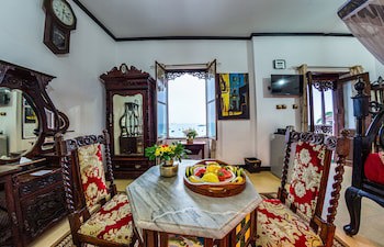 Tembo House Hotel