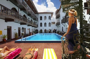 Tembo House Hotel