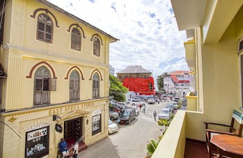 Tembo House Hotel