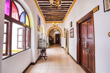 Tembo House Hotel