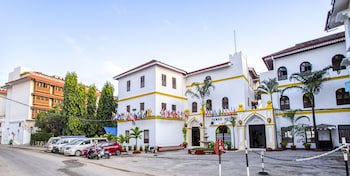 Tembo House Hotel
