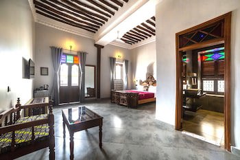 Tembo House Hotel