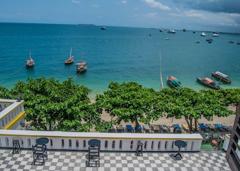 Tembo House Hotel