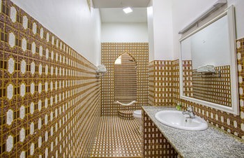 Tembo House Hotel
