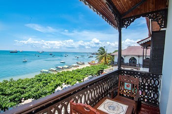 Tembo House Hotel