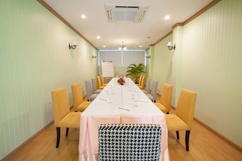 Paradise Hotel