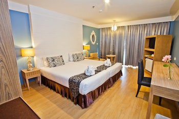 Paradise Hotel