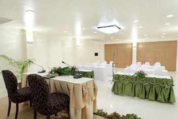 Paradise Hotel